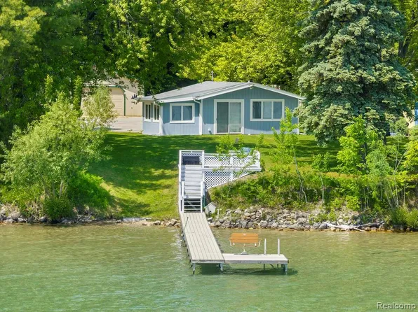 4037 N West Torch Lake Dr, Kewadin, MI 49648