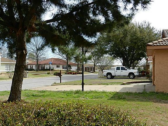 5th image of 2800 Yorkhill Dr