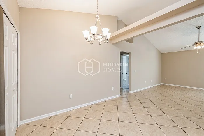 2044 Hunters Trace Cir — Photo 10