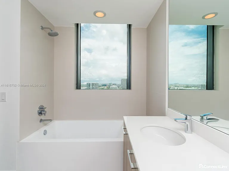 501 NE 31st St #2108 — Photo 5