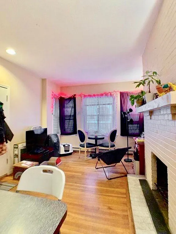 2 bed, 780 sqft, $4,200 — Photo 2