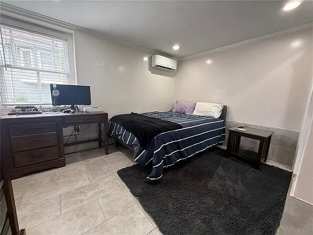 2735 Octavia St — Photo 9