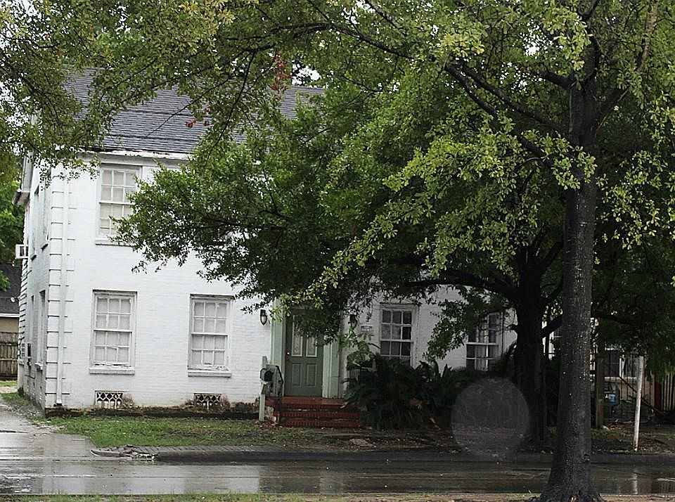 Great location on Richmond near Shepherd.