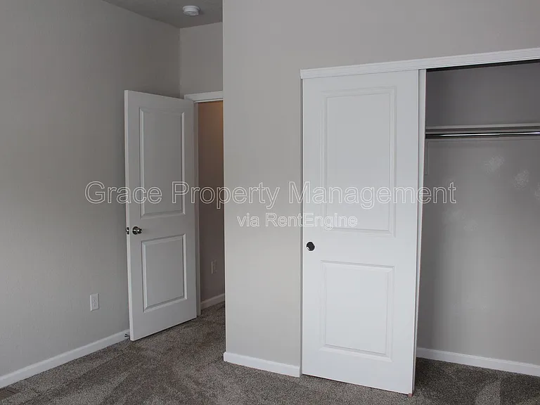 1156 Oak Cir — Photo 7