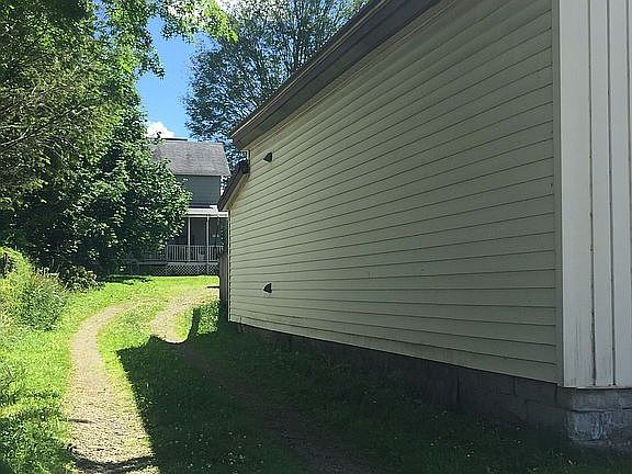 3rd image of 943 Newland Ave