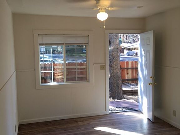 3rd image of 1103 Sierra Blvd