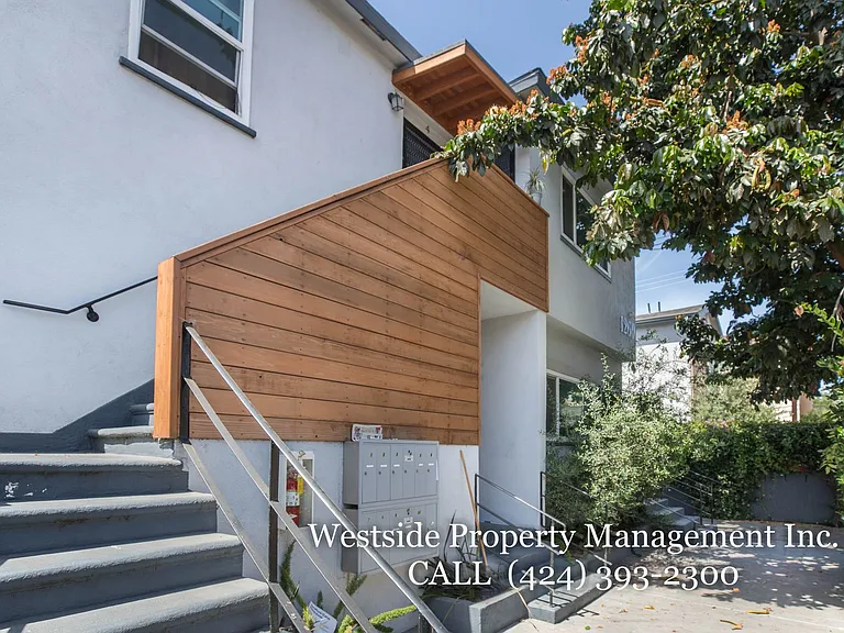 1260 W 39th St #6 — Photo 14