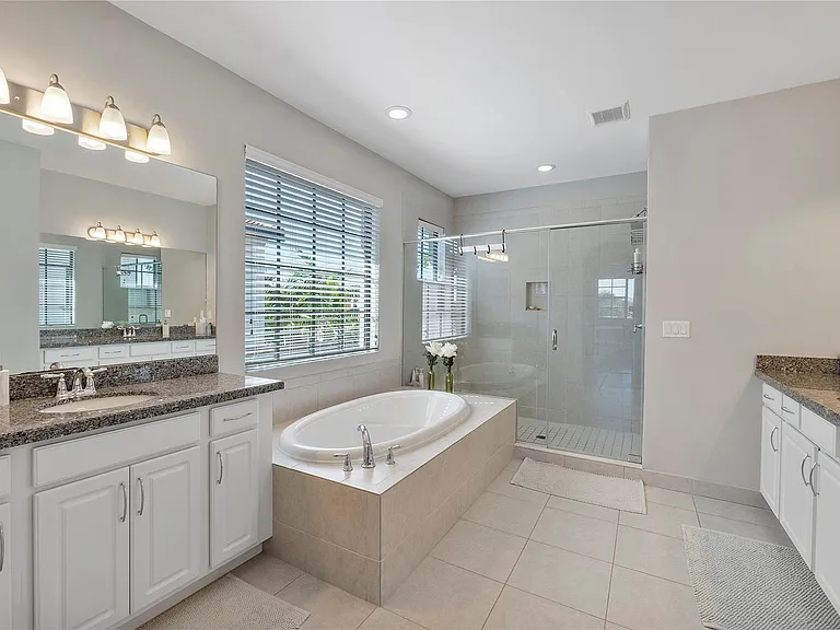 11036 Meridian Dr N — Photo 27