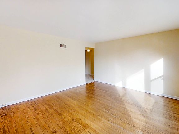 4th image of 6616 N California Ave #1