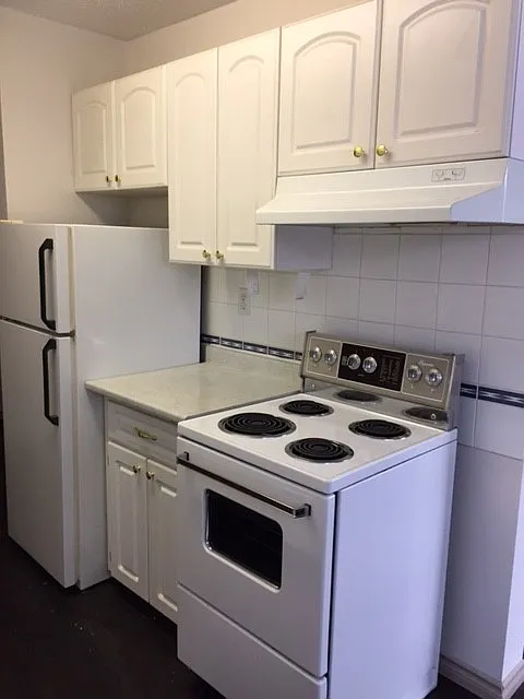 Building Photo - 10645 111th St NW #202