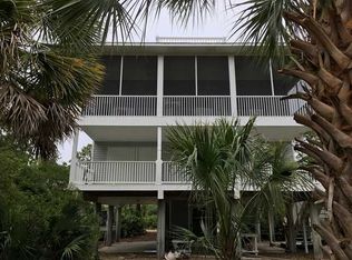 1017 E Pine Ave, Eastpoint, FL 32328