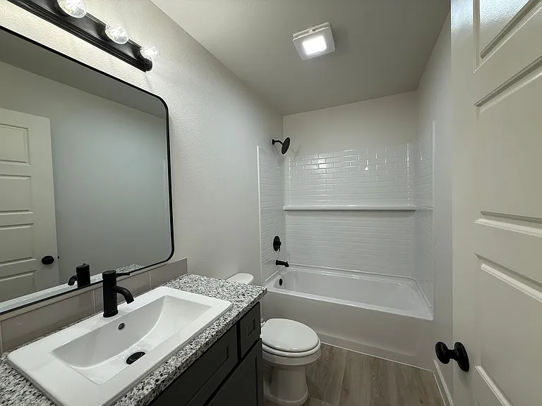 5526 Rice St — Photo 10