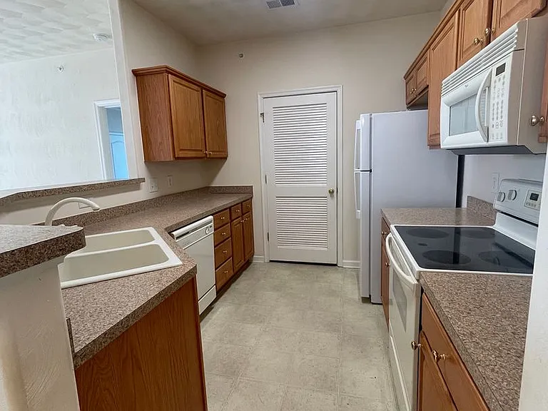 2820 Majestic Oak Ct — Photo 24