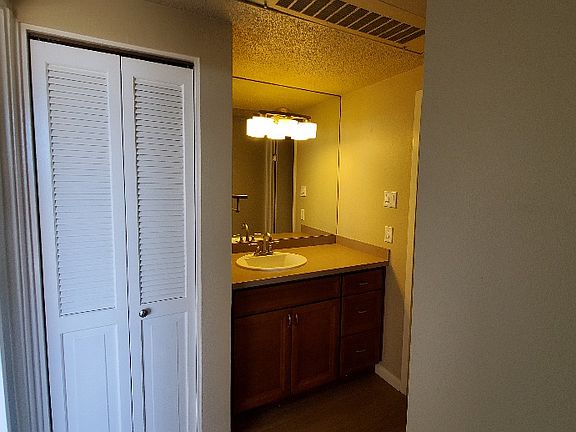 4th image of 1331 Park Ave SW Unit 501