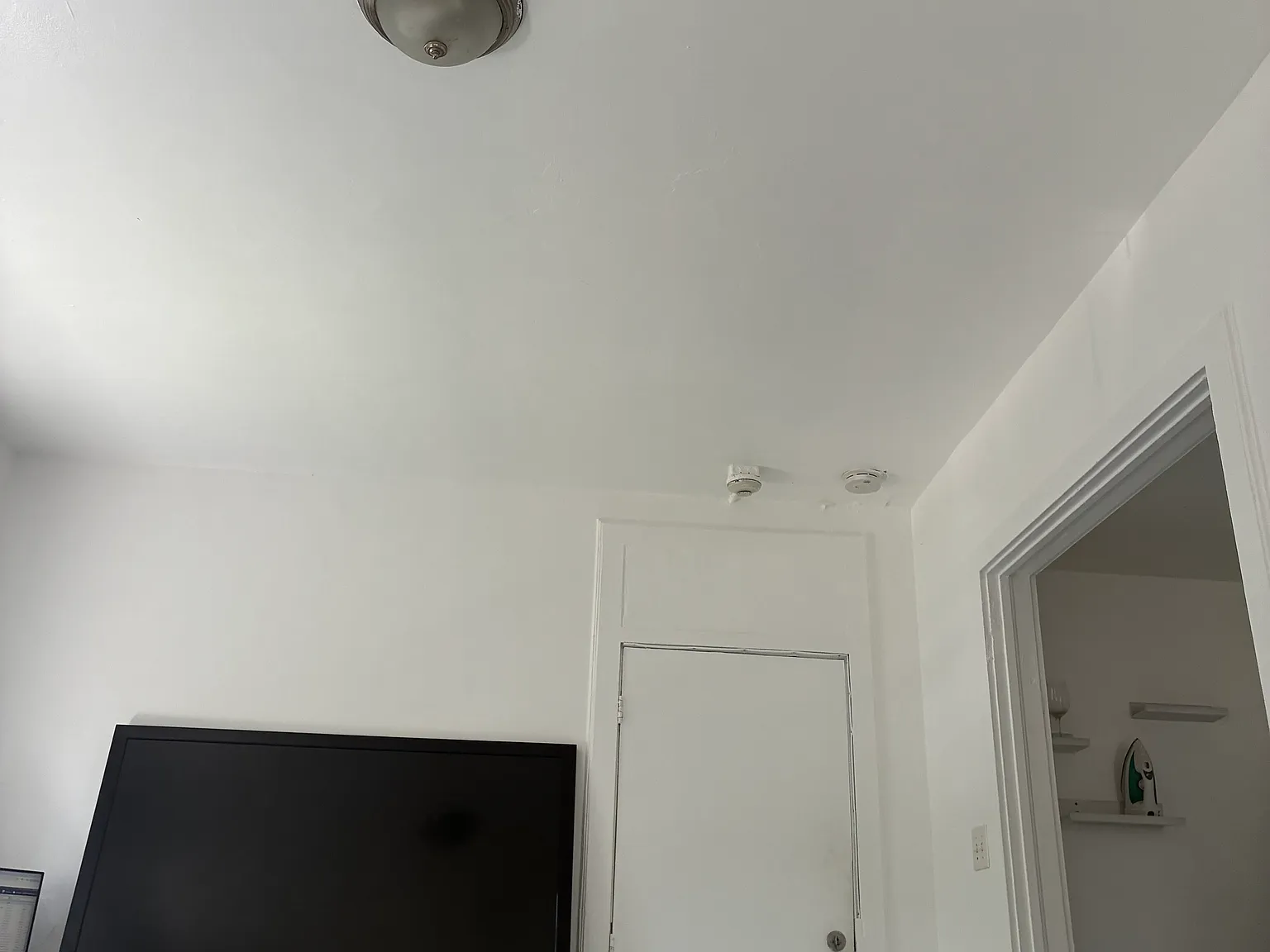 Studio, 300 sqft, $1,352 — Photo 2