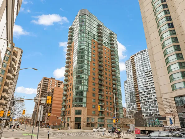 445 Laurier Ave W #2103, Ottawa, ON K1R 0A2