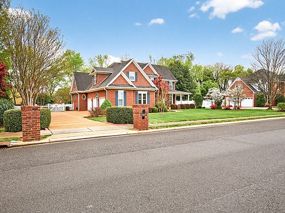 3rd image of 2814 Saint Johns Dr