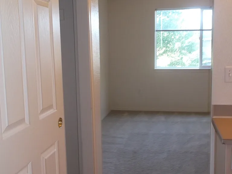167-Triple Crown Apts — Photo 22