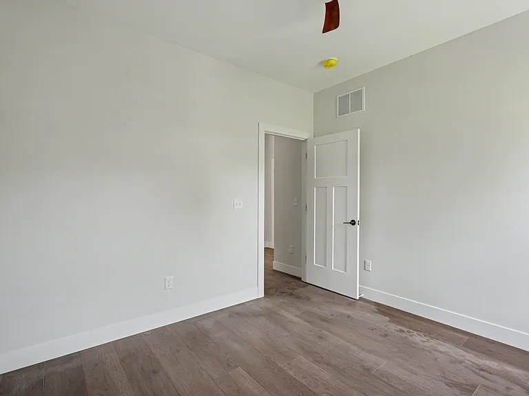 405 E Larmon St — Photo 8