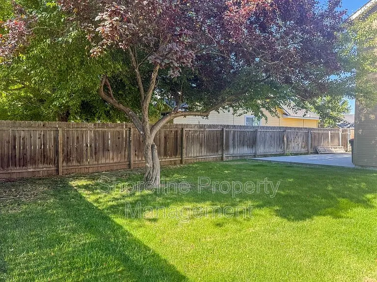 3420 N Oakstone Ave — Photo 6