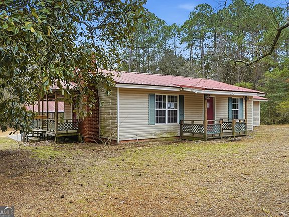 2nd image of 102 Boxelder Ln