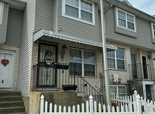 228 Skyline Dr, Staten Island, NY 10304