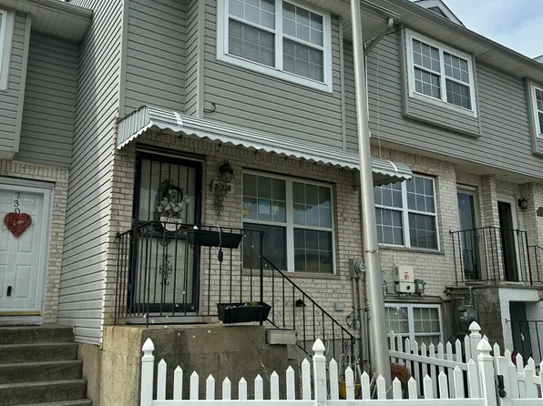 228 Skyline Dr, Staten Island, NY 10304