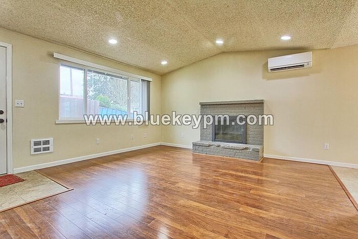 1st image of 3805 Lincoln Ave