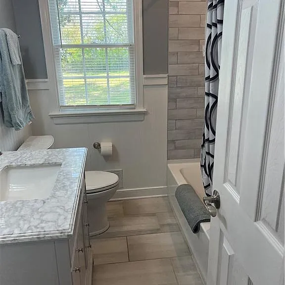 2200 Lauderdale Dr — Photo 9
