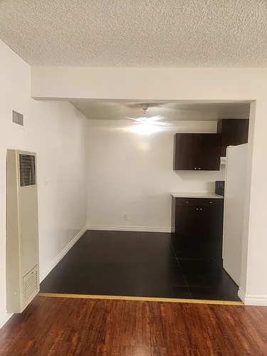 325 Burchett St Photo 1