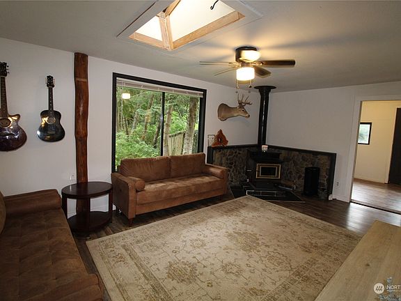 4th image of 2313 177th Avenue NE