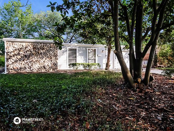3rd image of 12418 Renwick Dr