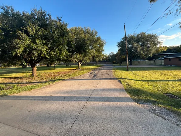 2631 Cedar Ave, Baytown, TX 77520