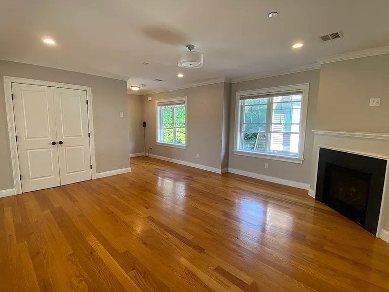 150 Quincy Ave #5B — Photo 4