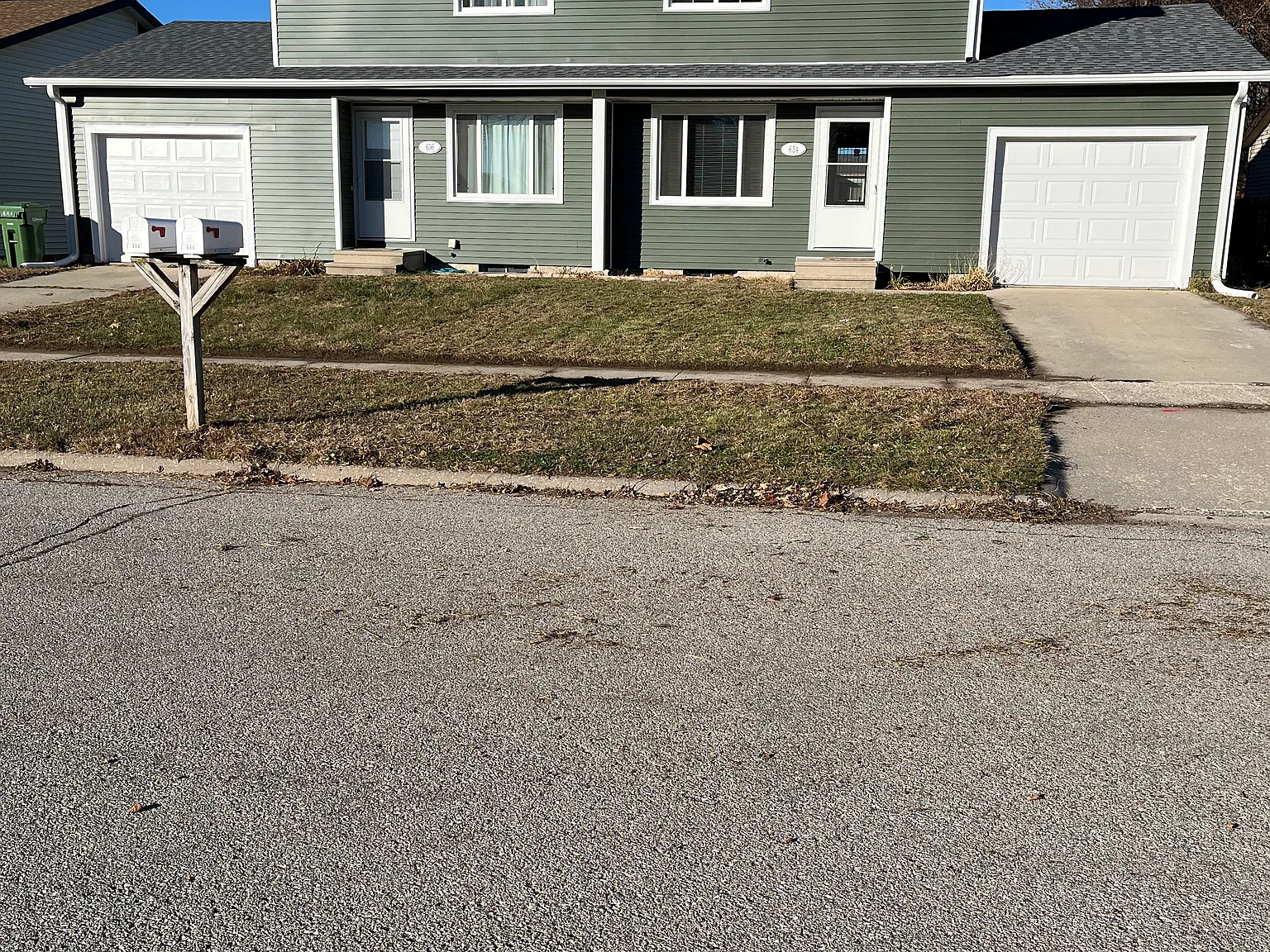 2 bed, 1.5 bath, 1500 sqft, $1,250 — Photo 2