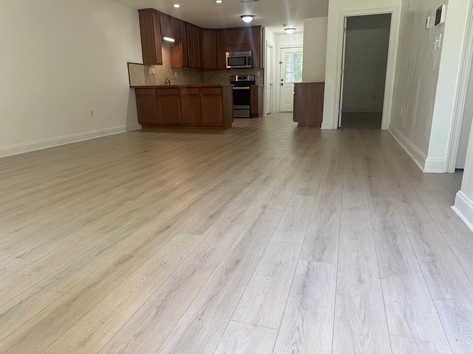 3 bed, 1300 sqft, $1,400 — Photo 3