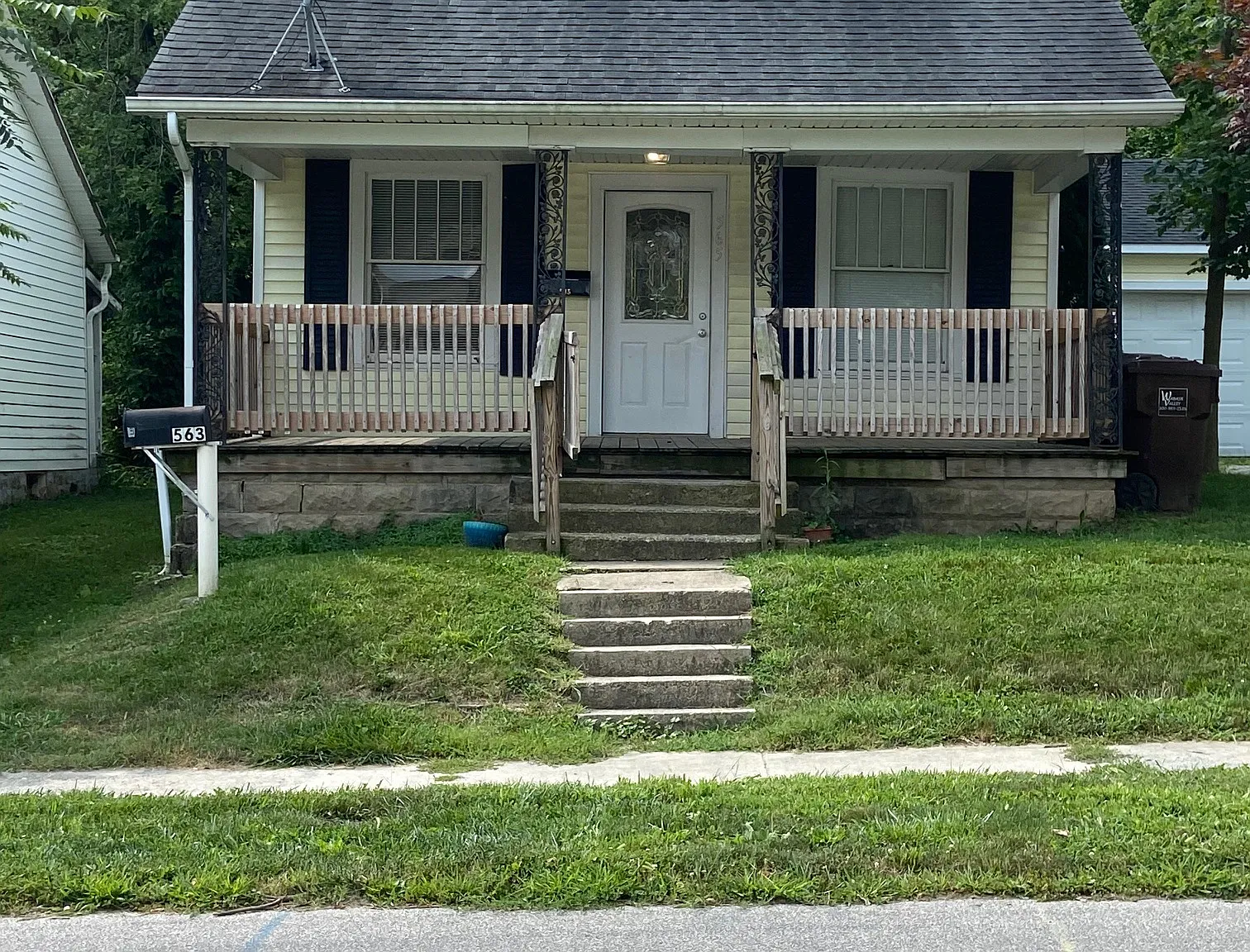 3 bed, 1.5 bath, 1218 sqft, $1,295 — Photo 1