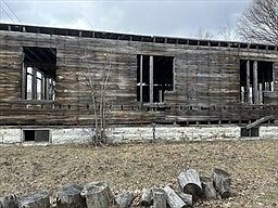 3rd image of 48 Brown St
