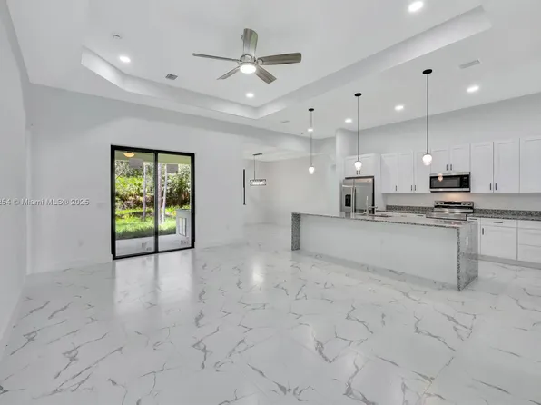 2407 Jetridge St, Alva, FL 33920