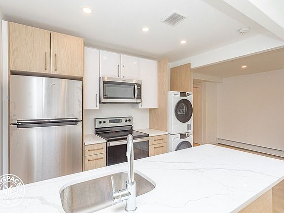 5th image of 419 Marcus Garvey Blvd APT 1B