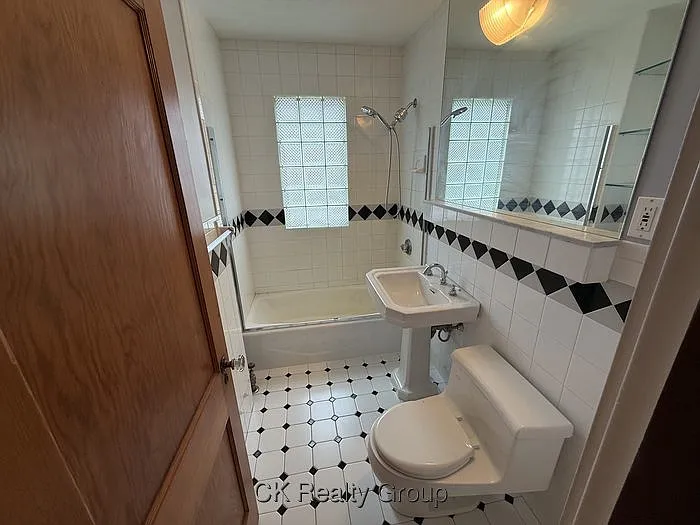 68 Templeton Pkwy — Photo 15