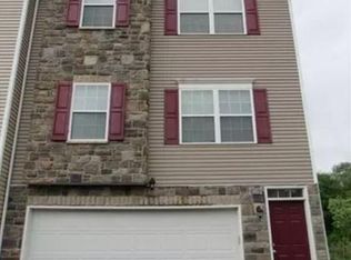 671 Freedom Dr, Carnegie, PA 15106
