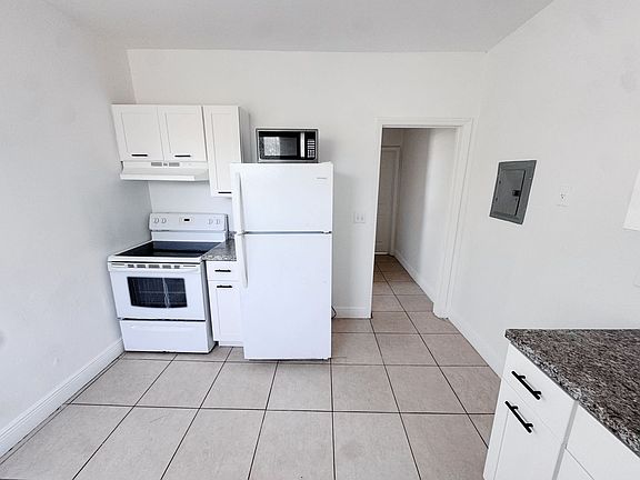 2nd image of 12124 NE 5th Ave APT 7