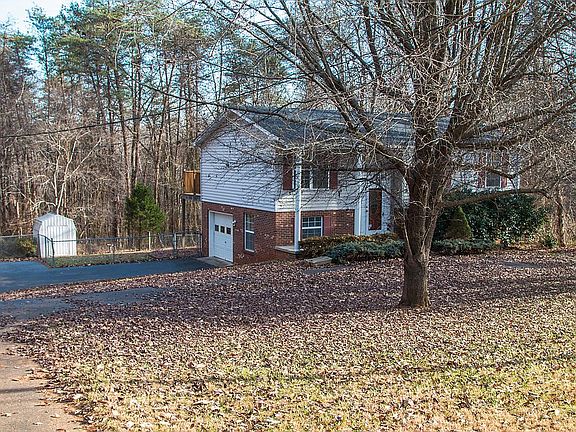 4th image of 206 Evergreen Dr