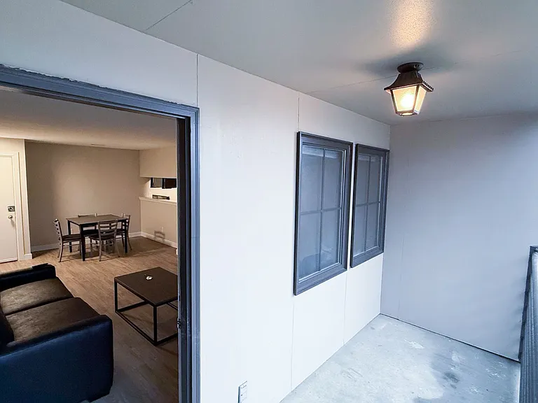 809 W Stoughton St — Photo 13