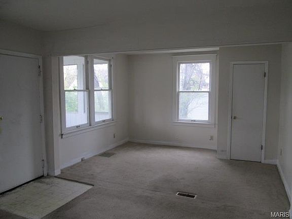 3rd image of 8661 Trumbell Ave