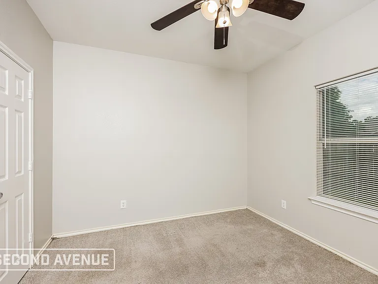 100 Clark Dr — Photo 16