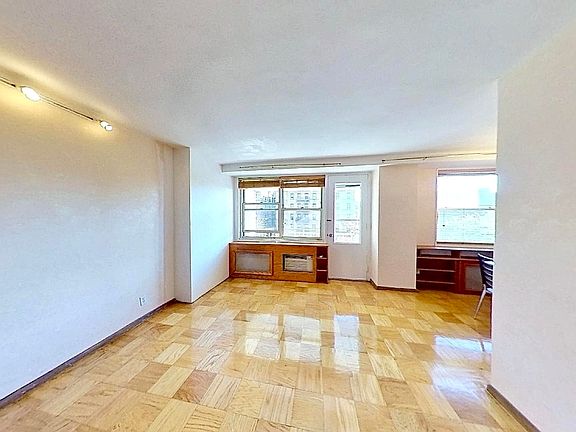 3rd image of 1120 Brighton Beach Ave APT 5R