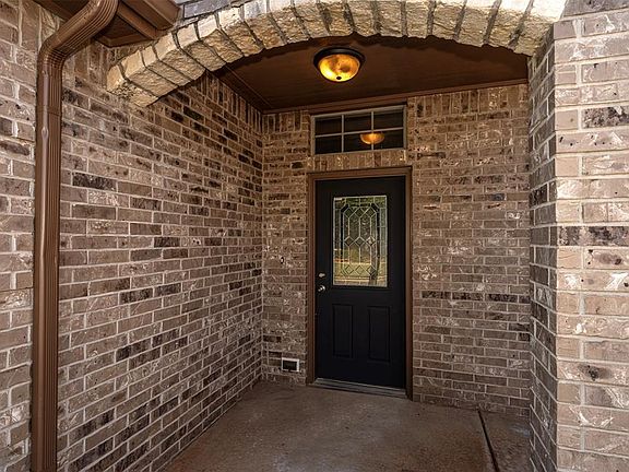 5th image of 136 Landon Dr