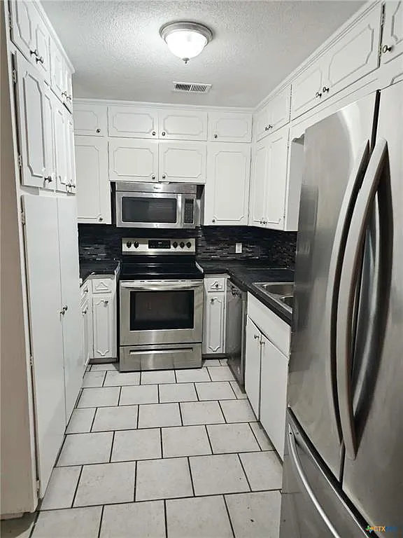 Building Photo - 2506 Blue Jay Dr